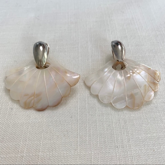 Authentic mother of pearl vintage dangle earrings from the 70s. Great condition. - Picture 4 of 5
